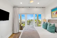Brand New Gulf & Direct Ole River with Beach, Boat Dock, Golf & Infinity Pool! - Balkon