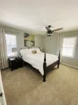 Updated 4-bedroom house with relaxing sunroom; minutes from downtown Raleigh. - 무료 와이파이