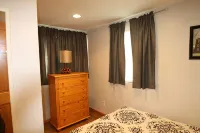 Athens City 2 bedroom, 1 bath, in town, walk to restaurants, FREE WiFi, Parking - 3 ดาว