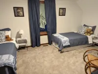The Lazy Cat Lodge - Hot Tub - Fire Pit - Wi-Fi