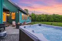 Luxury Riverfront Home on 15+ Private Acres • Hot Tub • Game Room • Sleeps 16 - balcony