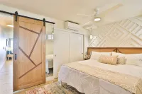Exceptionally Remodeled Oceanfront, Sunsets,  A/C, King bed Hale Kai O Kihei - พร้อมWifi