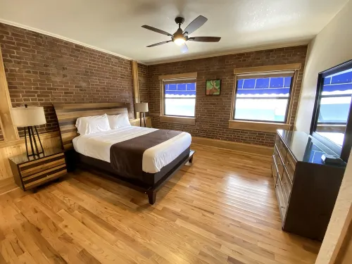 Main Street Retreats 106 - 2 BR Downtown Apt. 106 - Wifi