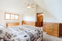 Country Living Custom Built Log Home with Hot Tub and Sauna - 4-Star