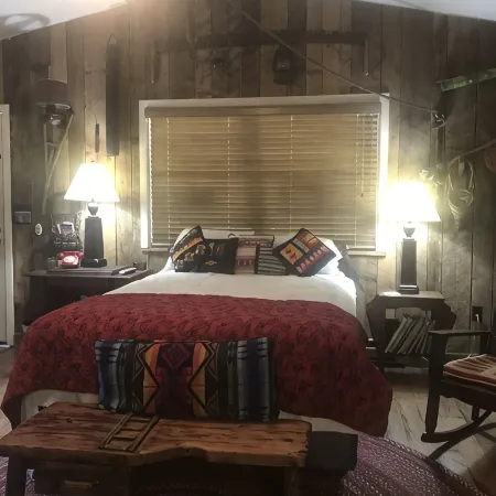 Smoky Mountain Holmestead, cabin near Bryson City