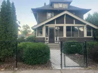 Creative Cozy Urban Retreat - 2-Star