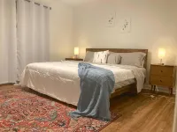 Renovated Townhome with Two King Beds & Sep Bath