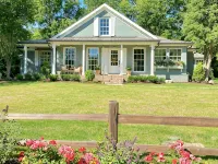 Garden Gate Cottage Downtown Franklin Unit A - 4-Star