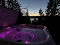 Tiny House on Hayden Lake with beach access and hot tub - 4-Star