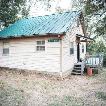 Charming 2-bedroom cottage with loft, AC, and WiFi on peaceful 295-acre property