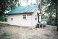 Charming 2-bedroom cottage with loft, AC, and WiFi on peaceful 295-acre property - 3 tähden