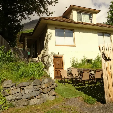 Sleeps 6. Suite - historical home