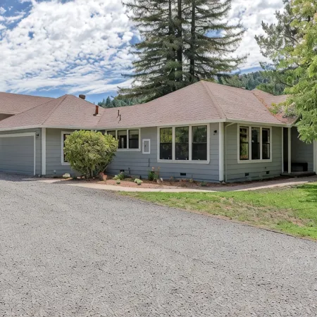Vineyard View Retreat Pool, Bocce Court & Game Barn Near Armstrong Woods