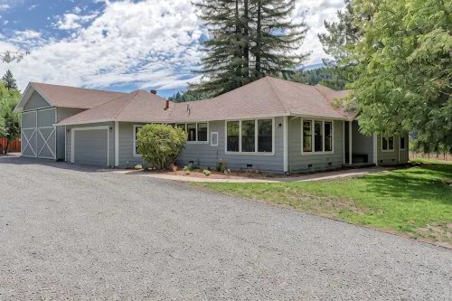 Vineyard View Retreat Pool, Bocce Court & Game Barn Near Armstrong Woods - Private Pools