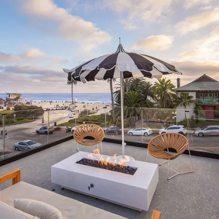 BRAND NEW LUXURY BEACHFRONT HOME @ MOONLIGHT BEACH