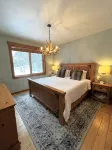 Family Friendly Cozy Cabin with Private Hot Tub & Games! - WiFi
