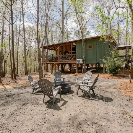 FoRest ReTreeT 2 bedroom•Hot Tub•Unique •Chatming•Adairsville•Cabin•Private