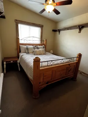 Hilltop riverview bunkhouse - Hytter