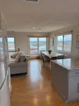 Waterviews and Walking distance to beach. - 4-Star