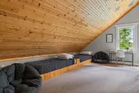 Peaceful and Cozy Modern Lakehouse Cabin on 4 acres - balcony