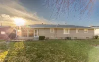 Charming and Spacious 3 Bedroom Home in Lancaster - Wifi