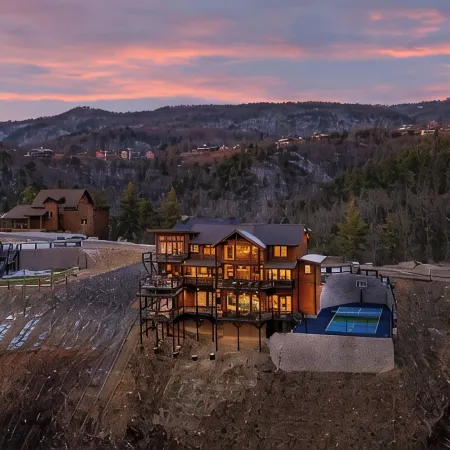 New Amazing! PrivatePickleball~HotTub~FirePit~IndoorPool~Theater-Game Rm-Sleep33
