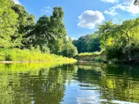 "River House" Log Cabin Nestled near the Red River - Wifi