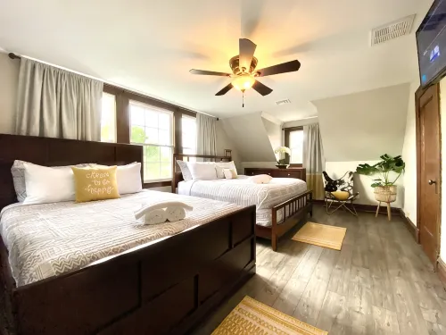 Safe & Trendy Historic Midtown 3rd Floor Riverview Apartment - Wifi