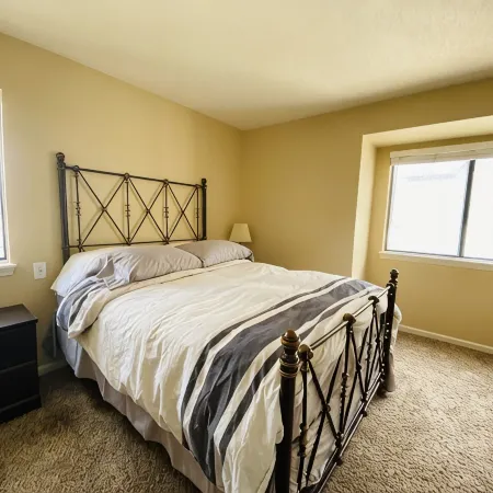 Beautiful And Updated 1 Bedroom Condo In DTC W/ VIEWS!