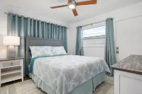 Private 2 BR steps from beach on Casey Key - 4-Star