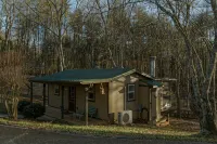 Cozy Waterfront Escape Near Helen & Vineyards Free Night with 3 Night Stay - Chalets