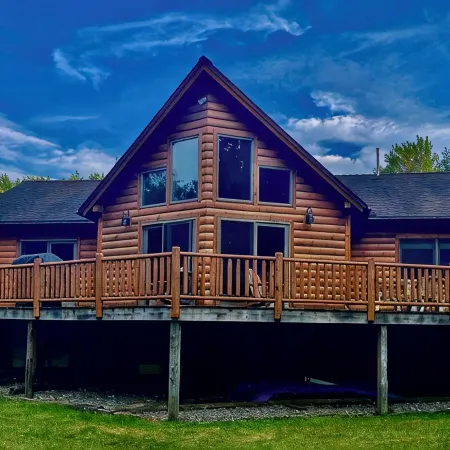 Cozy Vermont Log Cabin Chalet Only Minutes from Jay Peak