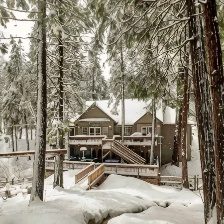 Large 2 Story Home; Walk 2Lake, Enclosed Backyd w Running Stream; Dog Friendly!