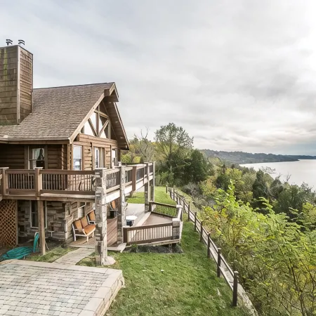 Riverview Log Cabin Lodge Near Creation Museum & Arc Encounter