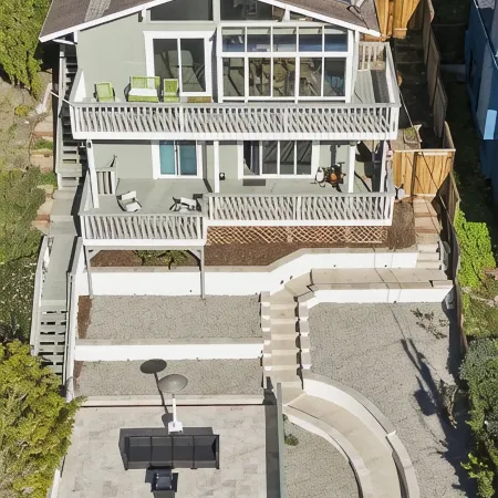 Gorgeous hillside home with ocean views!