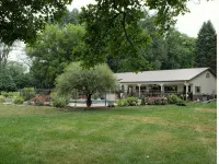 The "Pool Barn" w/Pool, Hot Tub,  Billiards & more near Indiana Dunes - WiFi
