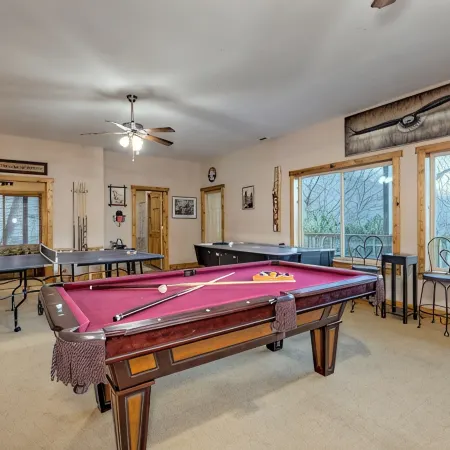 Sky's the Limit -Mountain View, Golf Course, Waterfalls, Game Room. Sleeps 14
