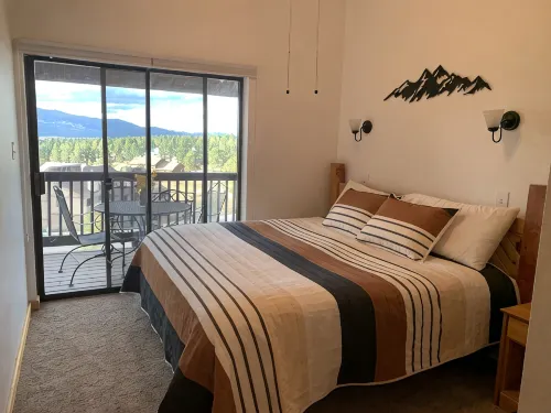 3/2 Condo. Mountain views. Easy access to Resort - Wifi