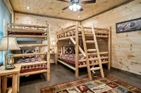 Huge Pool Cabin with Spectacular Views - Last Minute Discounts! - مسبح خاص