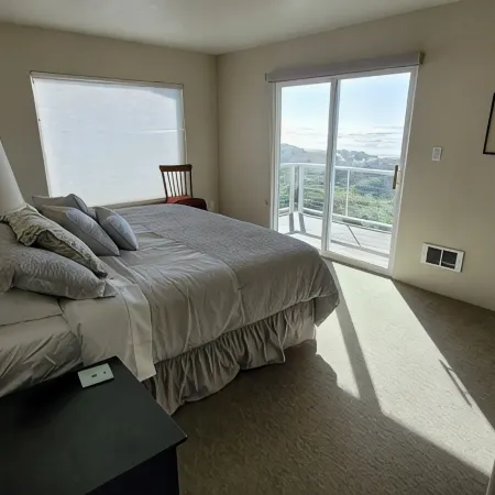 Ocean Front ON the Beach - 14 Minutes to Bandon Dunes Golf! Spectacular Views!