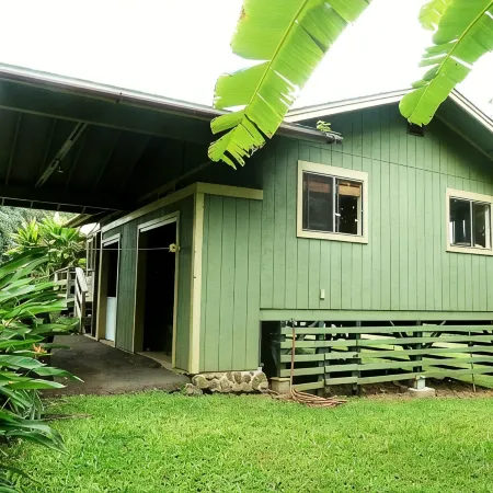 Great location between Hana Town and Hamoa Beach, private, family-friendly