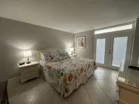 SK Condo on Beach  - 2 Pools, Private Beach  - Island Time T504 Ssrc - Sleeps 6 - 沙灘