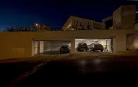 Somewhere - Estoril Guesthouse - Parking