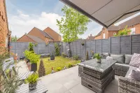 Stylish 3-Bed House in Langley|Drive - By Tempstay - 2-Star
