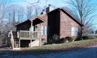Minutes from Giant City - SIU - Shawnee Winetrail - Cedar Lake - Shawnee Forest! - Chalets