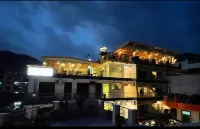 Tapasthali by Meera Hotels Các khách sạn gần Tera Manzil Temple