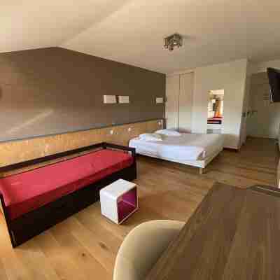 Logis Hôtel de l'Ecu Rest. de la Seugne Rooms