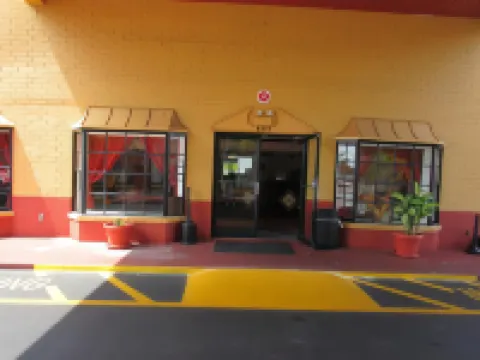 Howard Johnson by Wyndham Ft. Myers FL