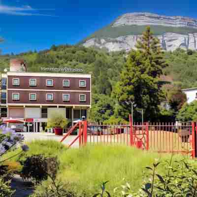 Hôtel Les Trois Roses, Meylan Grenoble Hotel Exterior