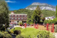 Hôtel les Trois Roses, Meylan Grenoble فنادق في Crolles